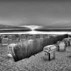 Strandkörbe am Abend