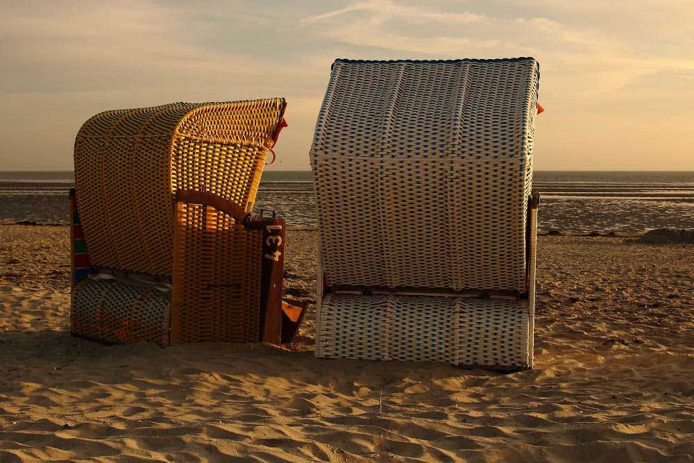 Strandkörbe am Meer