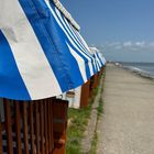 Strandkörbe an der Promenade in Wilhelmshafen