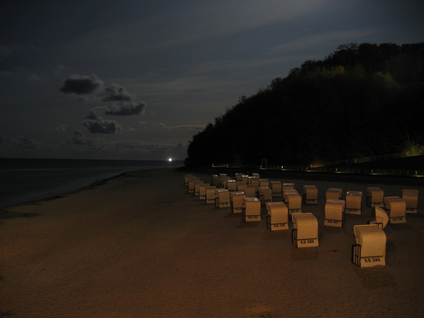 strandkörbe bei nacht