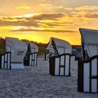 Strandkörbe im Abendlicht