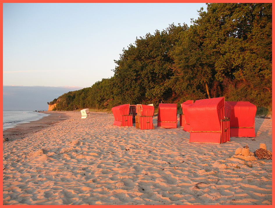 Strandkörbe im Morgenlicht