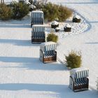 Strandkörbe im Schnee