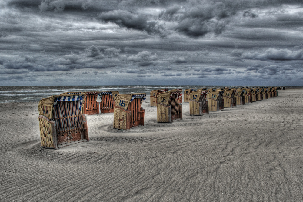 Strandkörbe im Wind