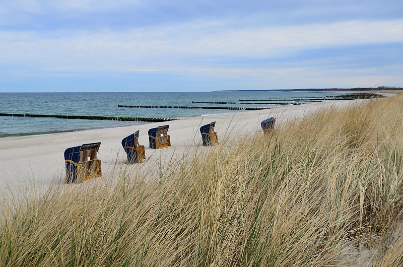 Strandkörbe in Dünen an der Ostsee, beach chairs in dunes on the Baltic Sea,