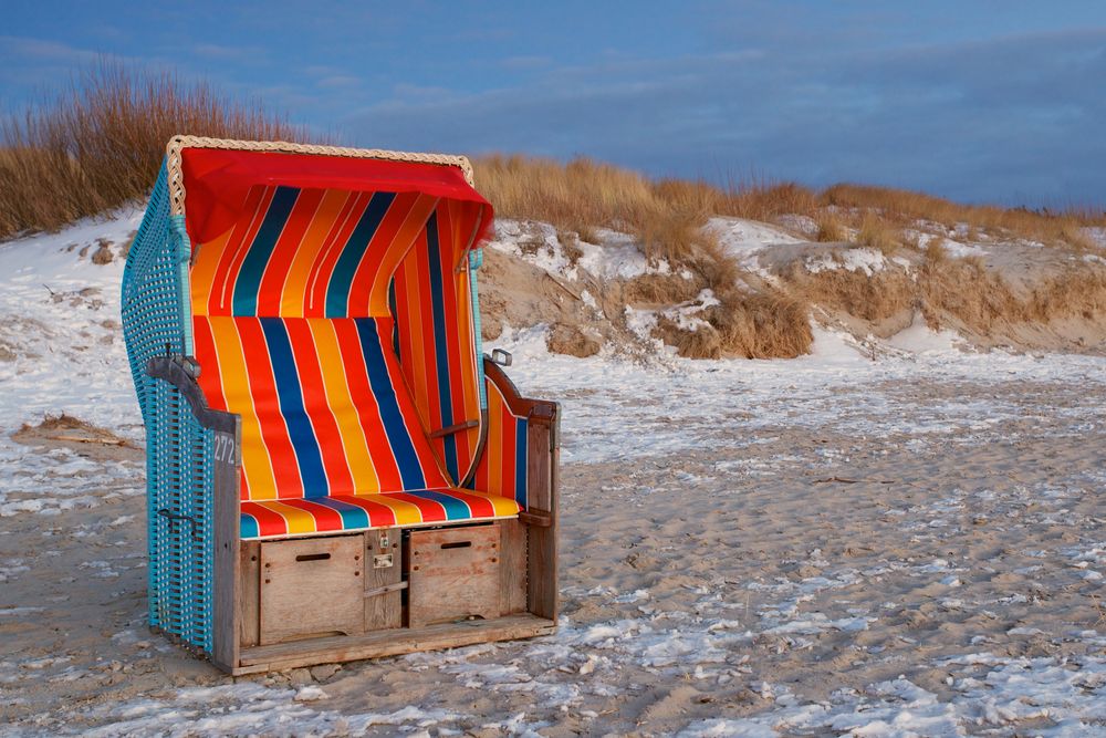 Strandkörber im Schnee