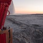 Strandkorb bei sonnenaufgang