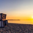 Strandkorb bei Sonnenaufgang