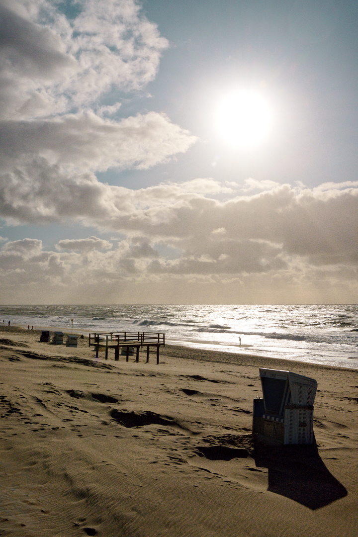 Strandkorb im Gegenlicht