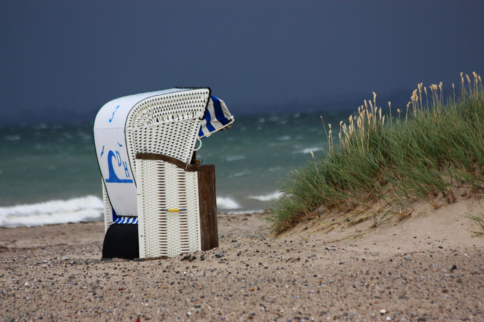 Strandkorb im Herbst