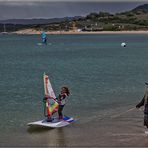 Strandläuferin mit Surferlady anner Leine