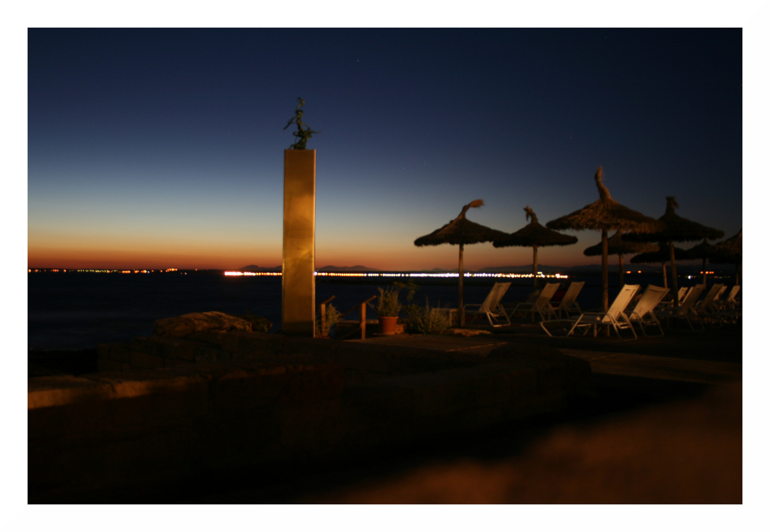 Strandleben bei Nacht