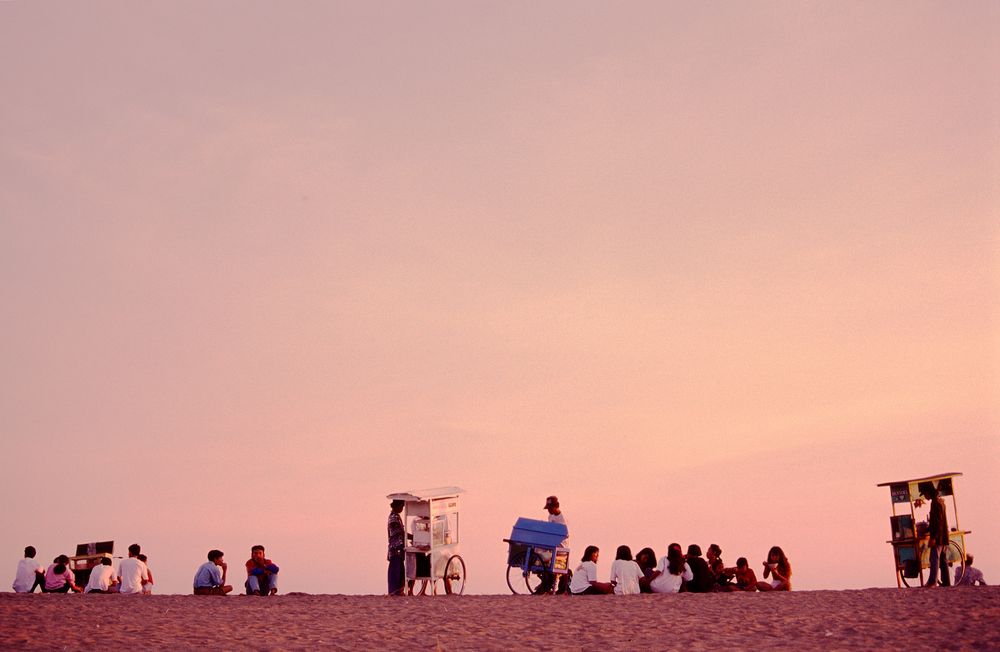 Strandleben bei Sonnenuntergang