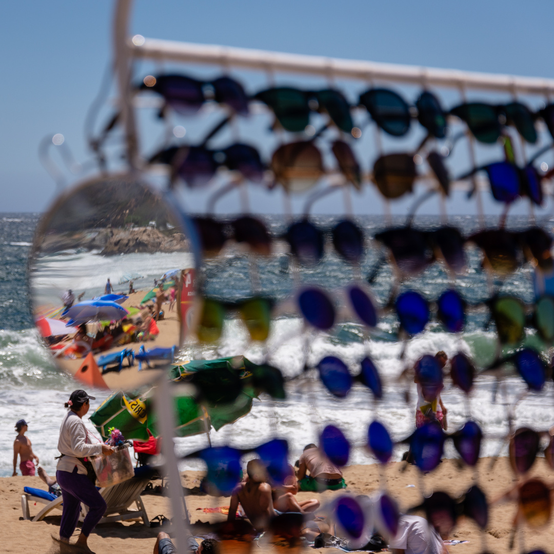 Strandleben mit Sonnenbrillen