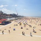 Strandleben vor historischer Kulisse