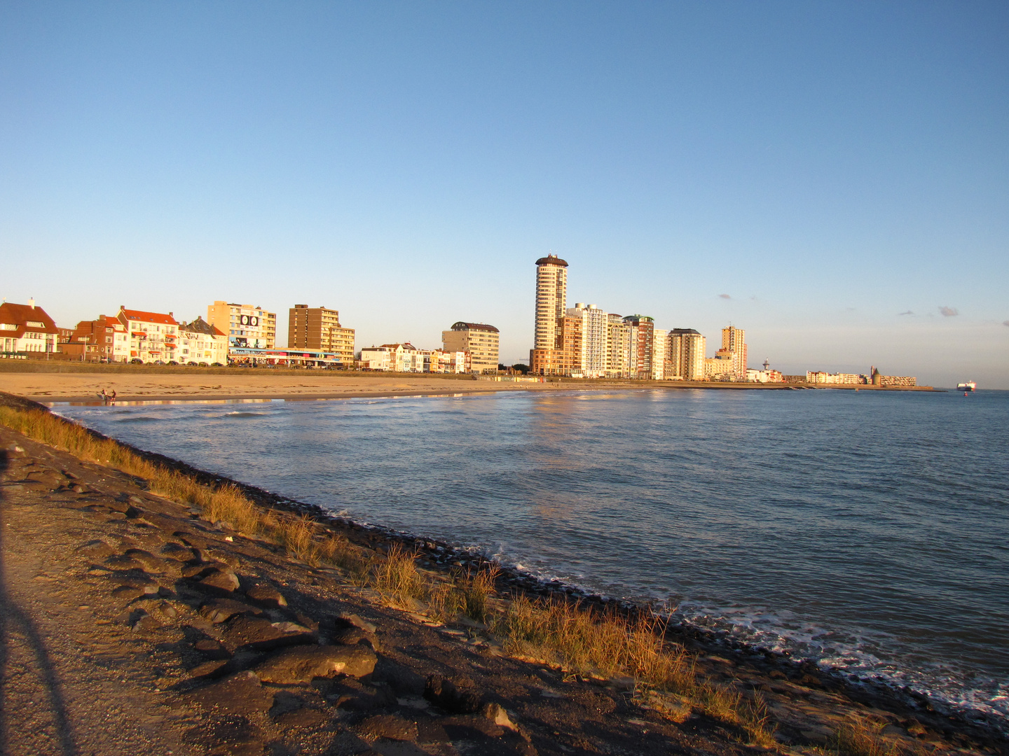 Strandpromenade Vlissingen (NL) zur "blauen Stunde"