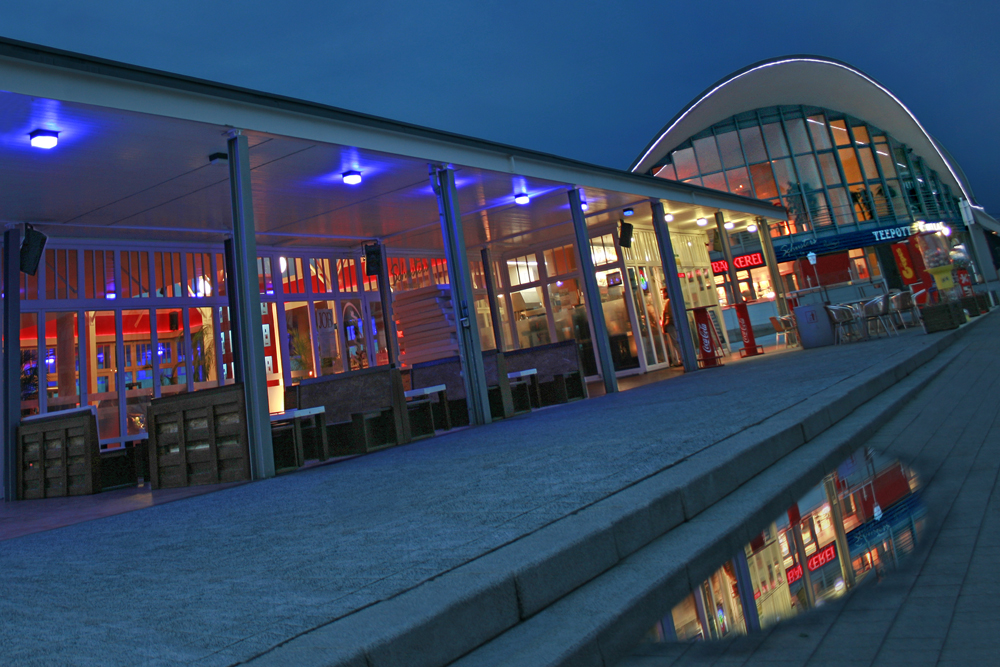 Strandpromenade Warnemünde zur blauen Stunde