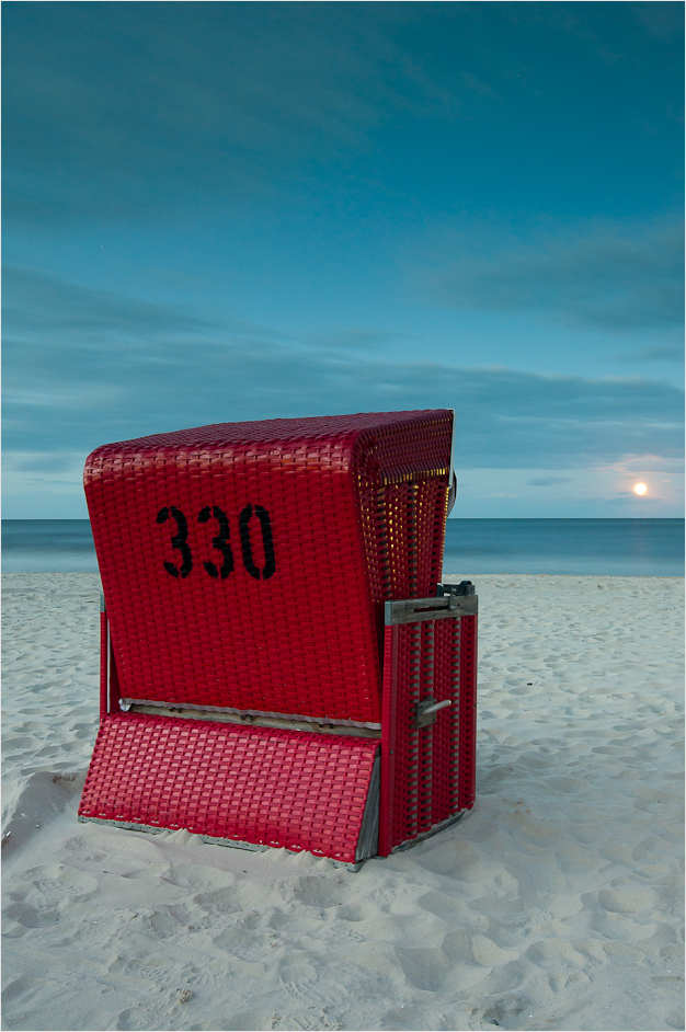 Strandromantik im Mondschein