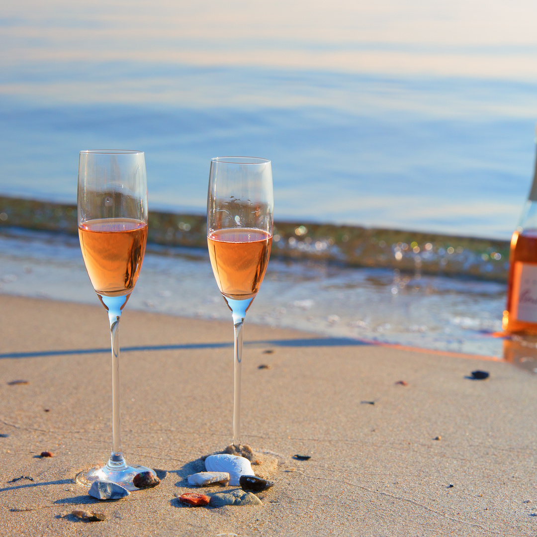 Strandsaison eröffnet ....Auf den Frühling! Prost!