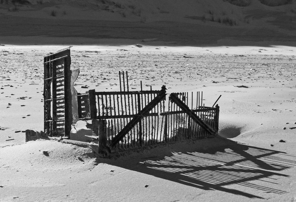 Strandspaziergang 4 (Strandgut = "Strandschlecht")