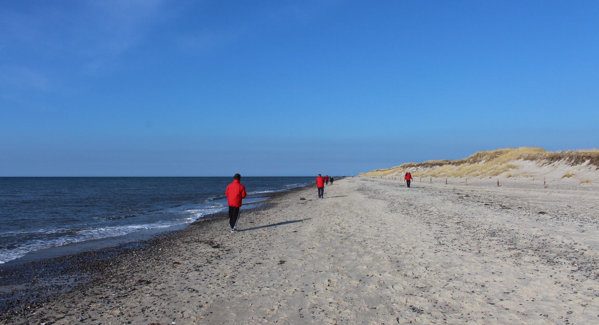 Strandspaziergang in Rot