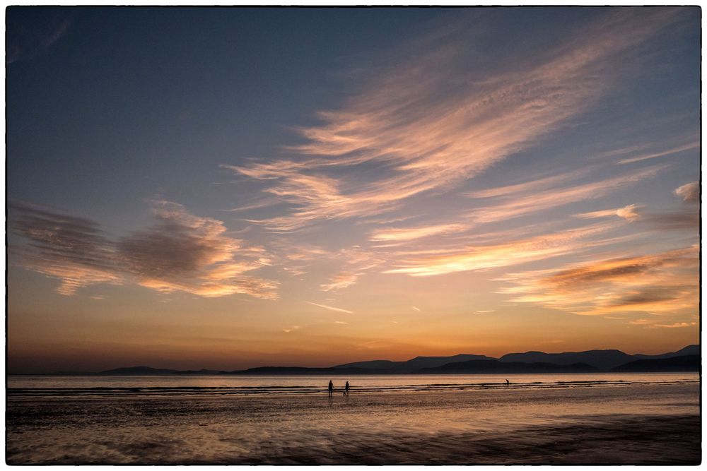 Strandspaziergang nach Sonnenuntergang