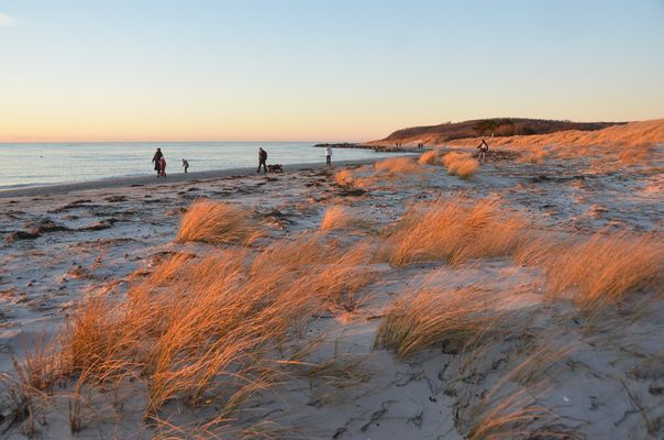 Strandspaziergang zum Sonnenuntergang