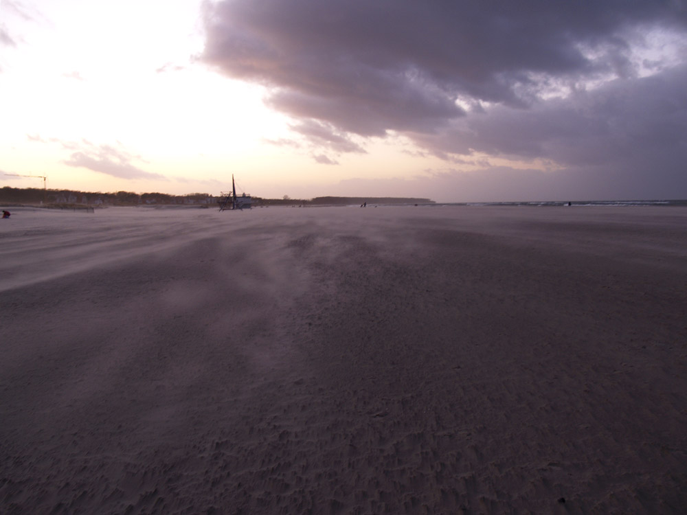 Strandsturm in Warnemünde