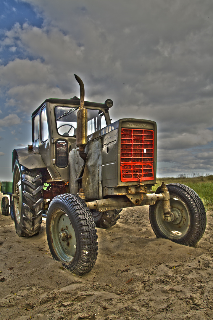 Strandtraktor an der Ostsee