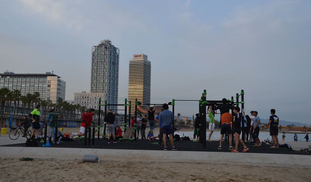 Strandturner am Meer bei Barcelona