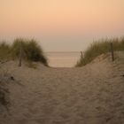 Strandübergang in letzten Licht