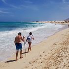 Strandwandern in Corralejo am schönen Sandstrand