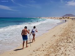 Strandwandern in Corralejo am schönen Sandstrand