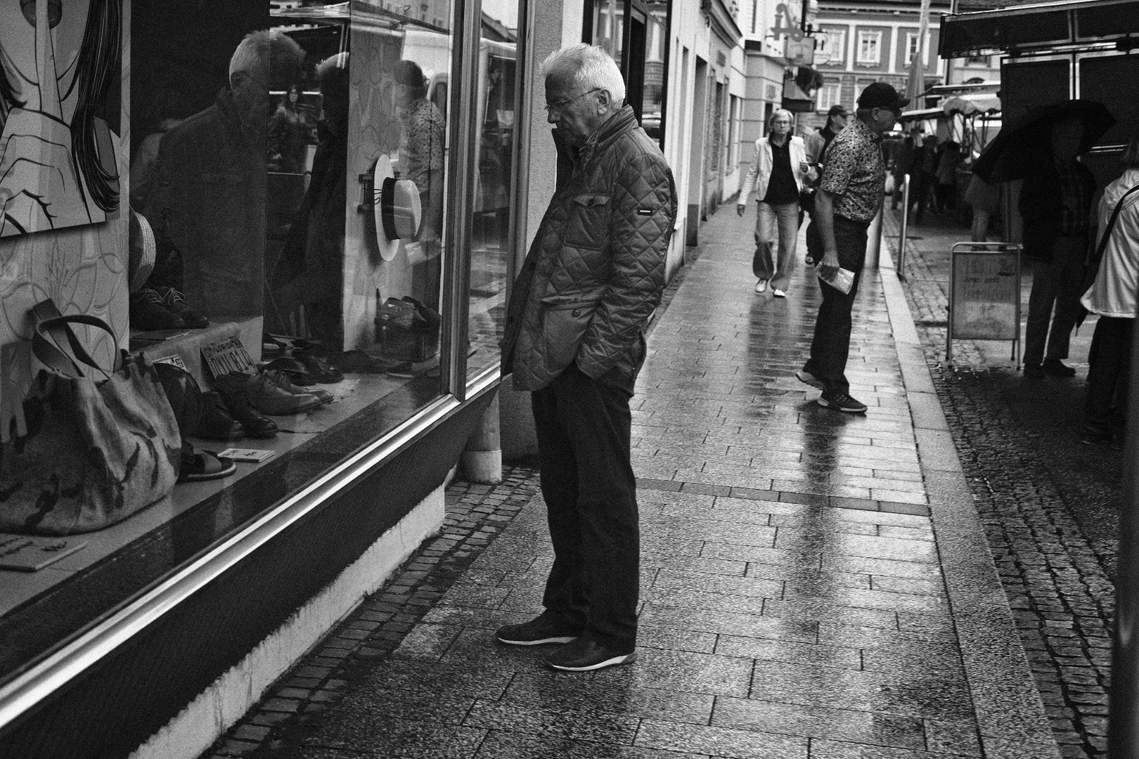 stranger in the city Foto & Bild fotokunst, monochrome fine art