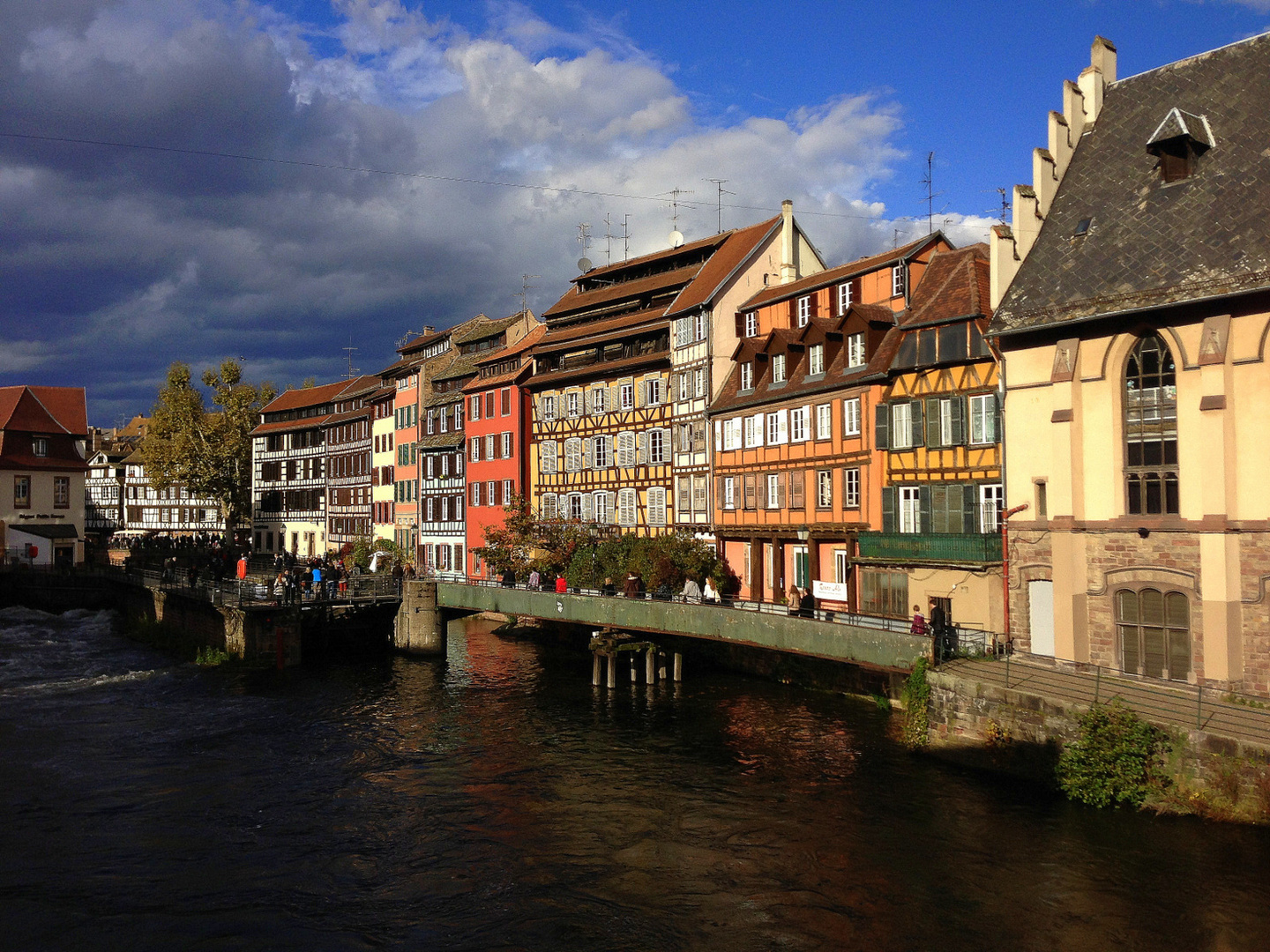 Strassbourg, dunkle Wolken kommen