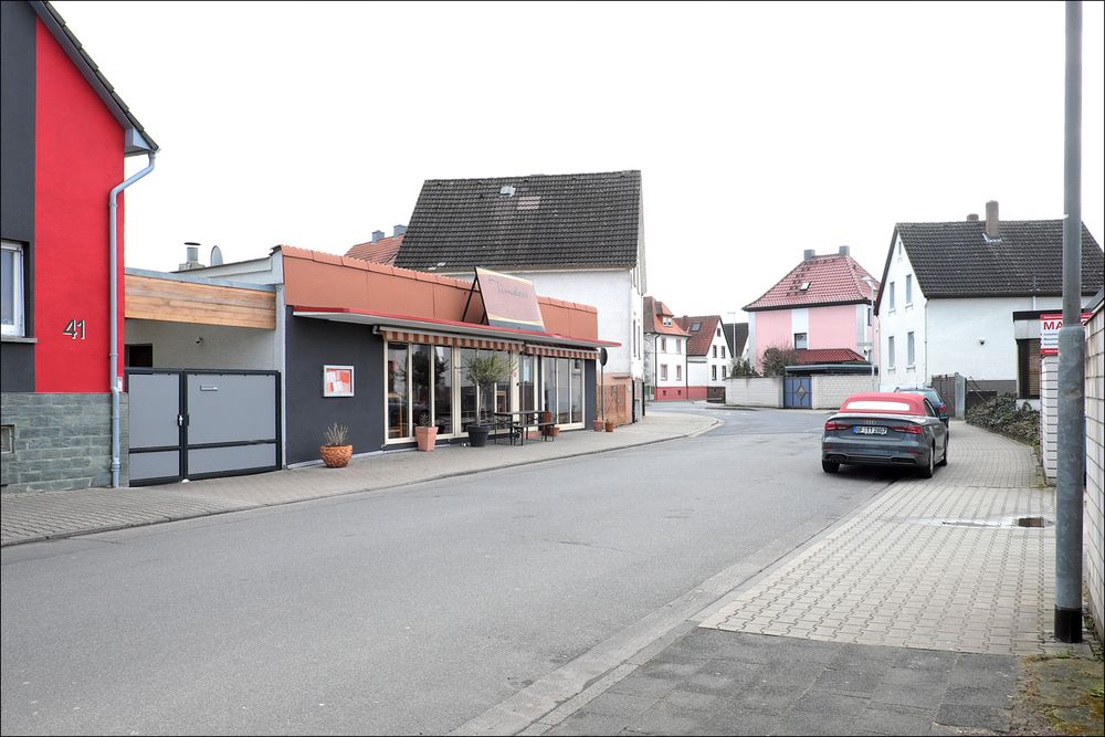 Straße am Bahndamm