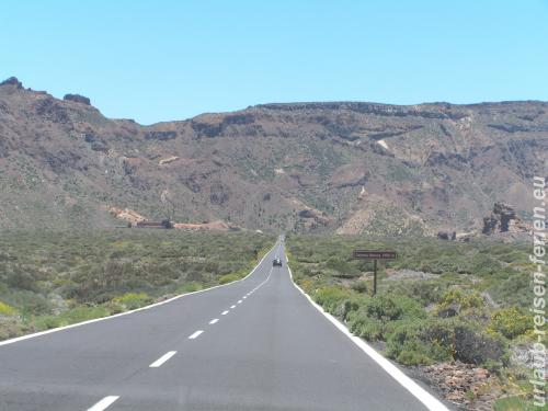 Strasse am El Teide auf Teneriffa