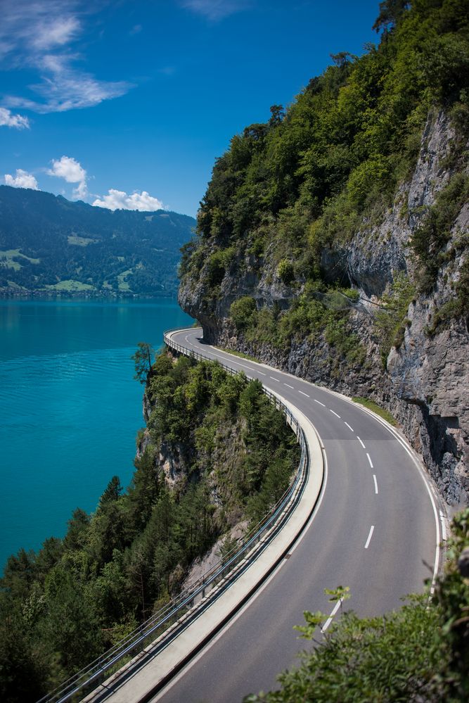 Strasse am Thunersee