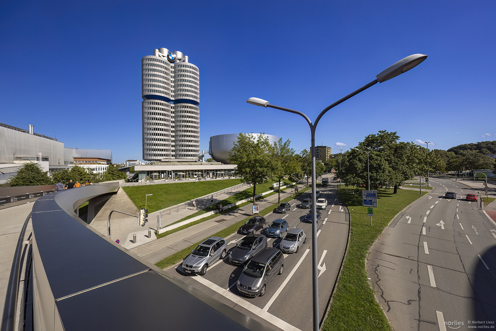 Straße an der BMW Konzernzentrale