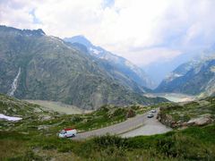 strasse auf den grimselpass.