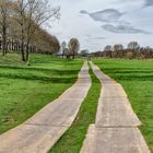 Straße aus Stahlplatten ...