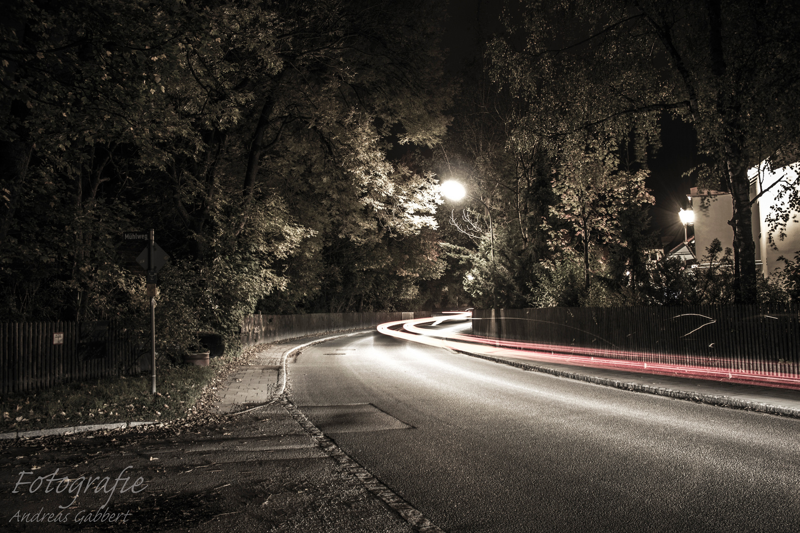 Straße bei Nacht