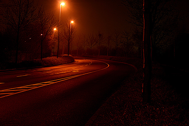 Straße bei Nacht