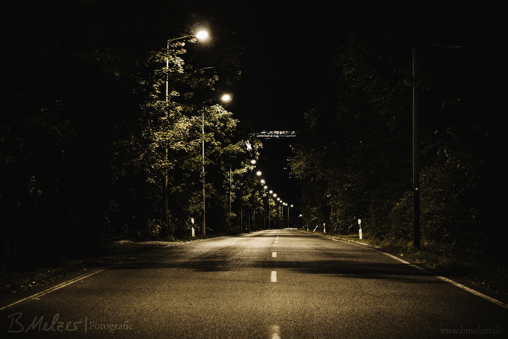 Strasse Bei Nacht Foto Bild Architektur Strassen Brucken Motive Bilder Auf Fotocommunity