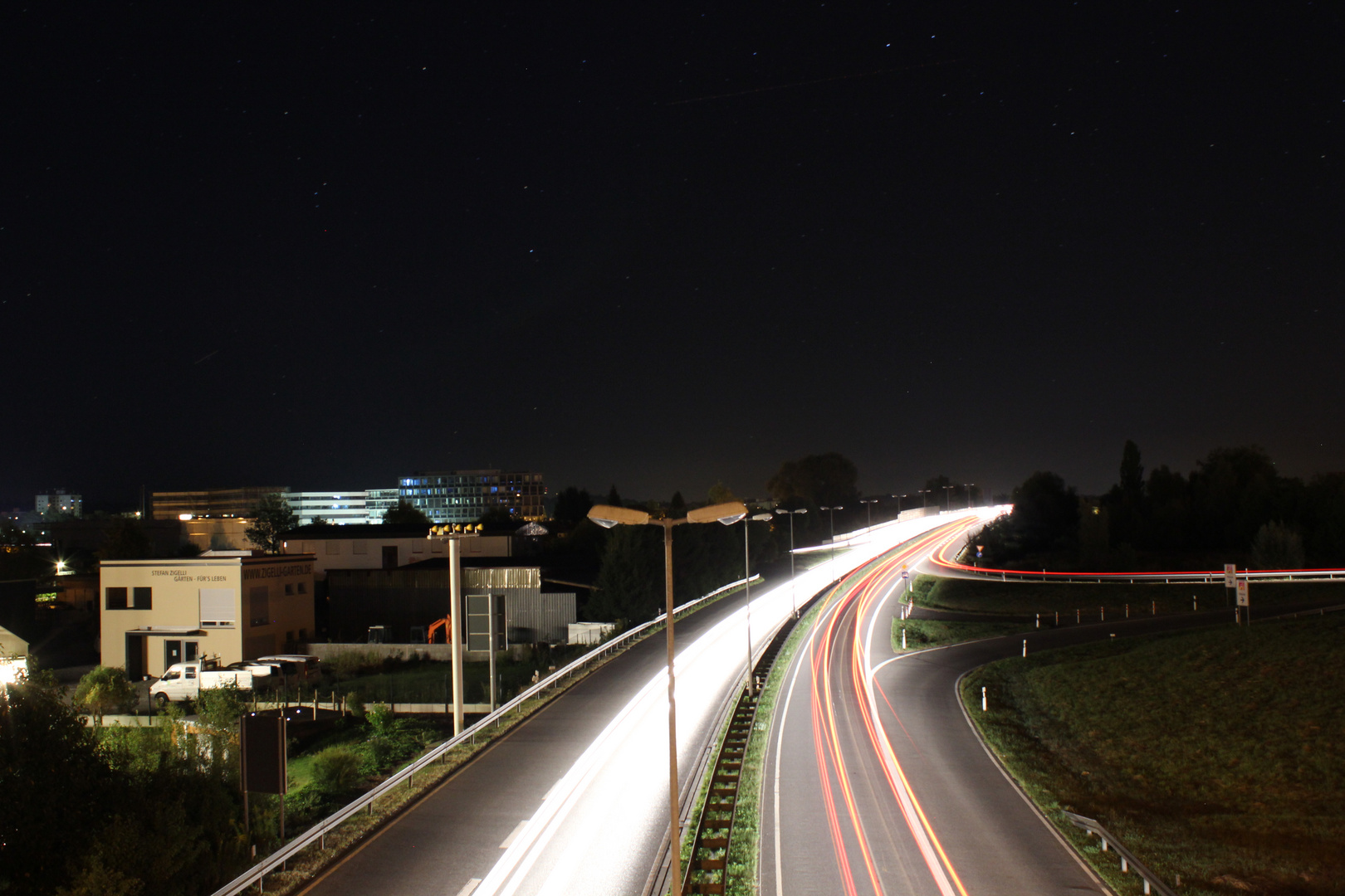 Straße bei Nacht