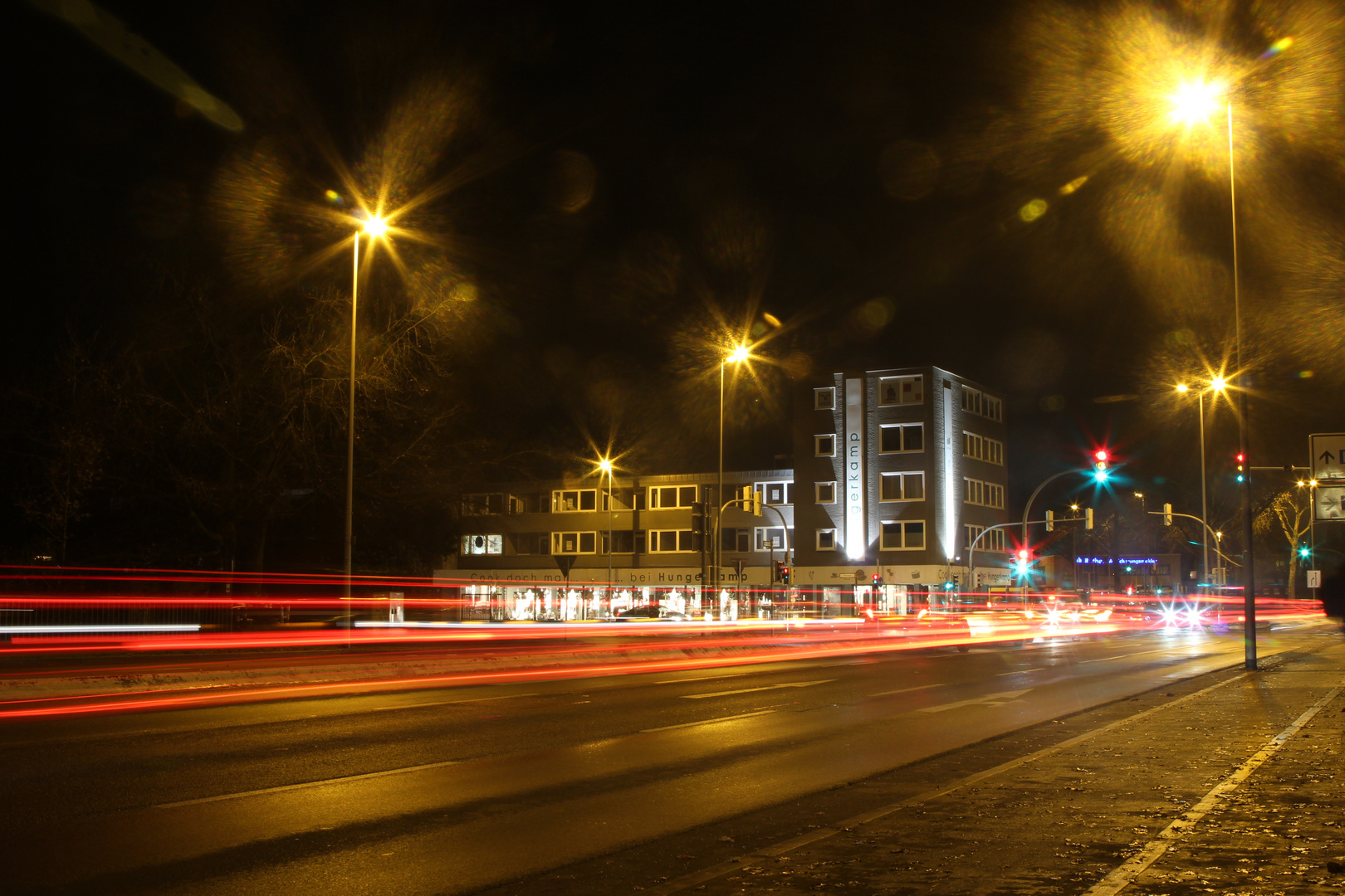 Straße bei Nacht