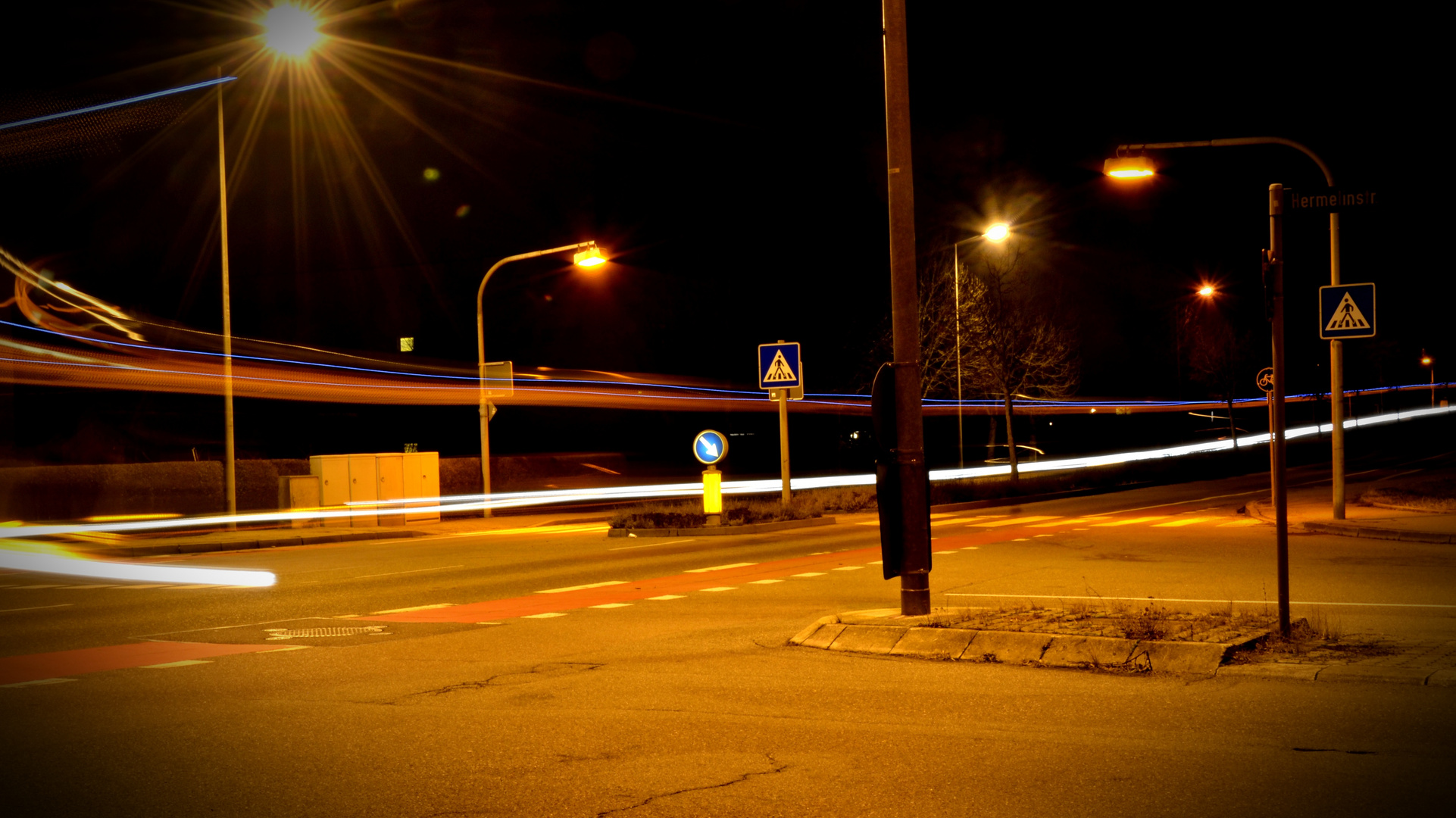 Straße bei Nacht