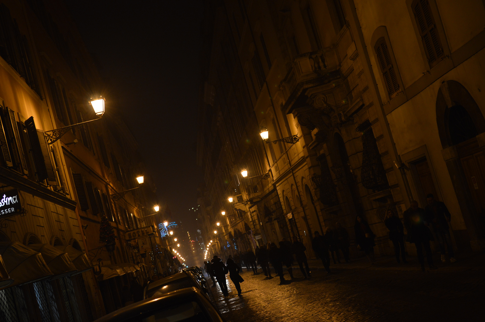 Straße bei Nacht in Rom