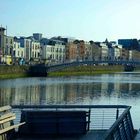 Straße & Brücke am Fluss in Dublin