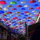 Straße der bunten Schirme!